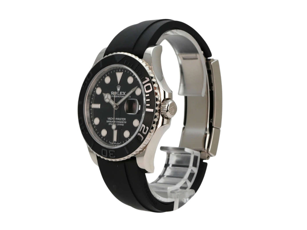 Seitenansicht von Rolex Yacht-Master 42 Weißgold 226659 mit Oyster Kautschukband und Sicherheitsfaltschließe.