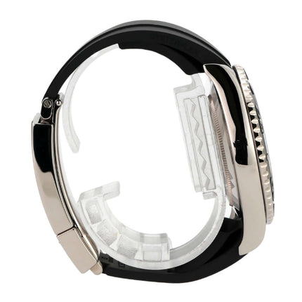 Seitenansicht der Rolex Yacht-Master 42 Weißgold 226659 mit Oyster Kautschukband und Sicherheitsfaltschließe.