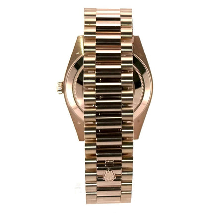 Rückseite des Rolex Day-Date 40 18 kt Everose-Gold Ref. 228235 mit Präsident Armband.