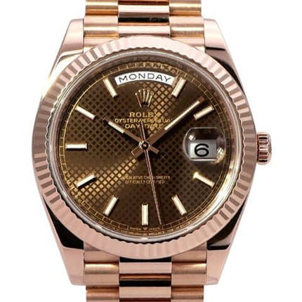 Rolex Day-Date 40 Everose-Gold 228235 Choco Index, 18 kt Everose-Gold mit braunem Zifferblatt und Präsident-Armband
