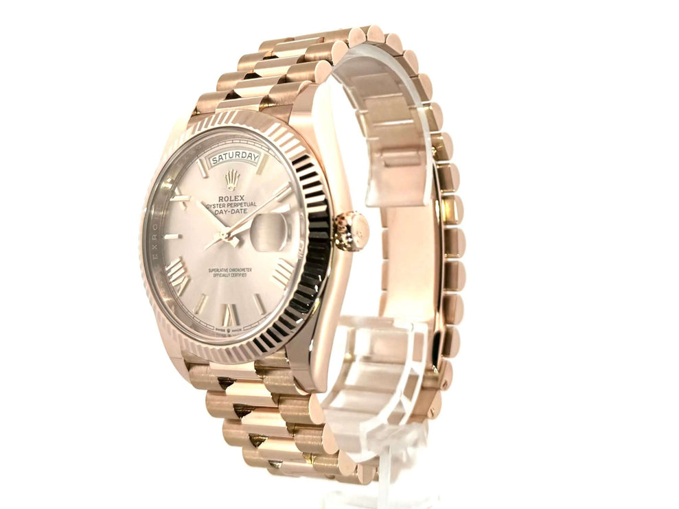 Rolex Day-Date 40 Everose-Gold Ref. 228235 von 2021 mit Sundust Zifferblatt und römischen Ziffern, Präsident Armband, Chronometer, 18 kt poliert