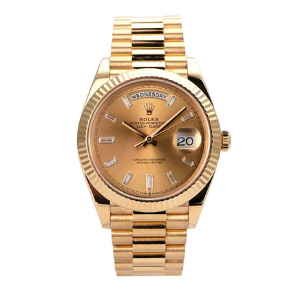 Rolex Day-Date 40 Gelbgold 228238 Champagner Diamant mit champagnerfarbenem Zifferblatt und 18 kt Gelbgold-Armband.