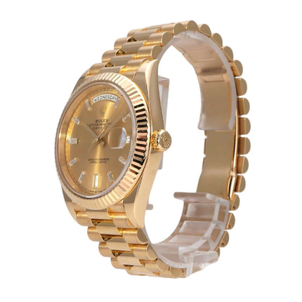 Rolex Day-Date 40 Gelbgold 228238 Champagner Diamant auf einem polierten Armband aus 18 kt Gelbgold.