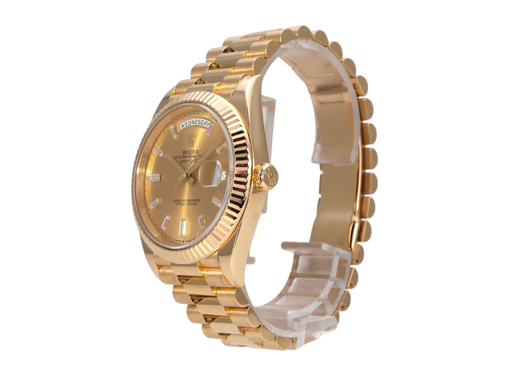 Rolex Day-Date 40 Gelbgold 228238 Champagner Diamant auf einem polierten Armband aus 18 kt Gelbgold.