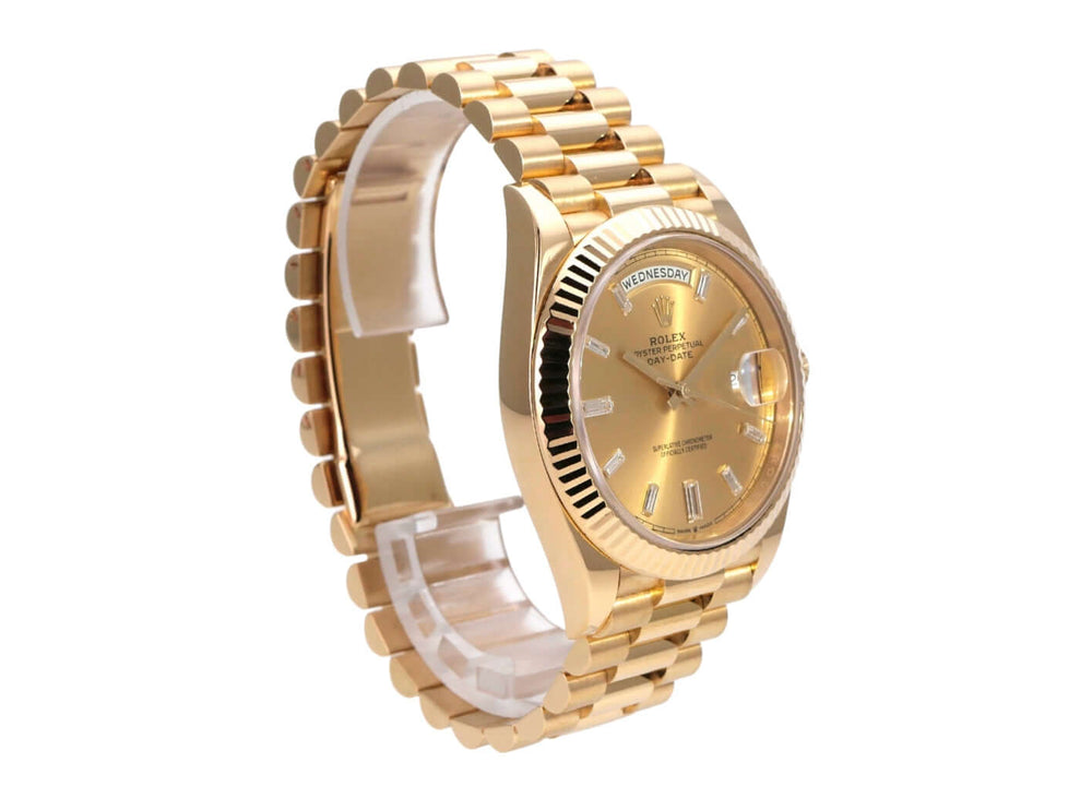 Rolex Day-Date 40 Gelbgold 228238 Champagner Diamant Uhr seitlich mit champagnerfarbenem Zifferblatt.