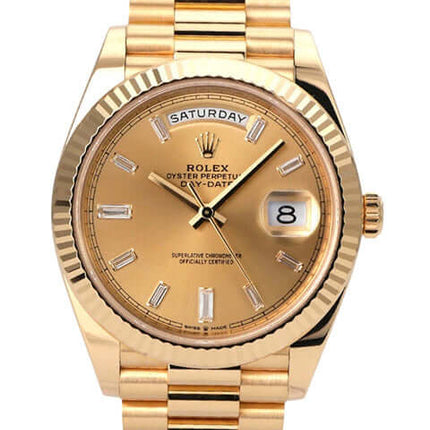 Rolex Day-Date 40 Gelbgold 228238 Champagner Diamant mit champagnerfarbenem Zifferblatt und gelbgoldenem Armband.