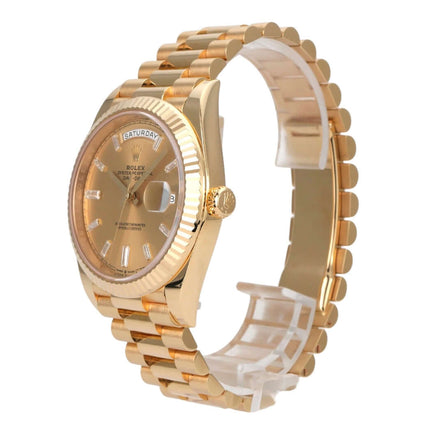 Rolex Day-Date 40 Gelbgold 228238 Champagner Diamant elegante Uhr mit champagnerfarbenem Zifferblatt und 18 kt Gelbgold.