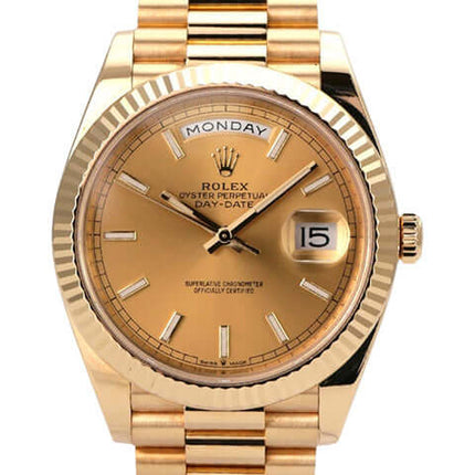 Rolex Day-Date 40 Gelbgold 228238 Champagner mit Champagnerfarbenem Zifferblatt und Gelbgold Armband.