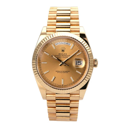 Rolex Day-Date 40 Gelbgold 228238 Champagner mit Champagnerfarbenem Zifferblatt und Präsident Armband.