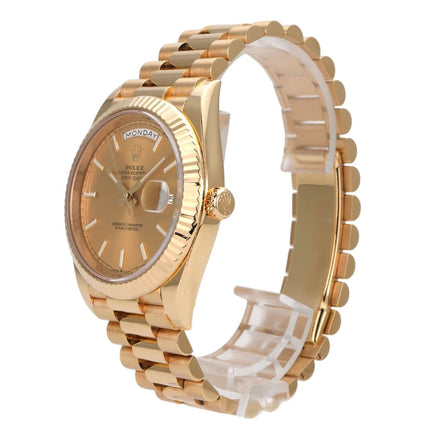 Rolex Day-Date 40 Gelbgold 228238 Champagner Uhr mit Champagnerfarbenem Zifferblatt und Präsident Armband.