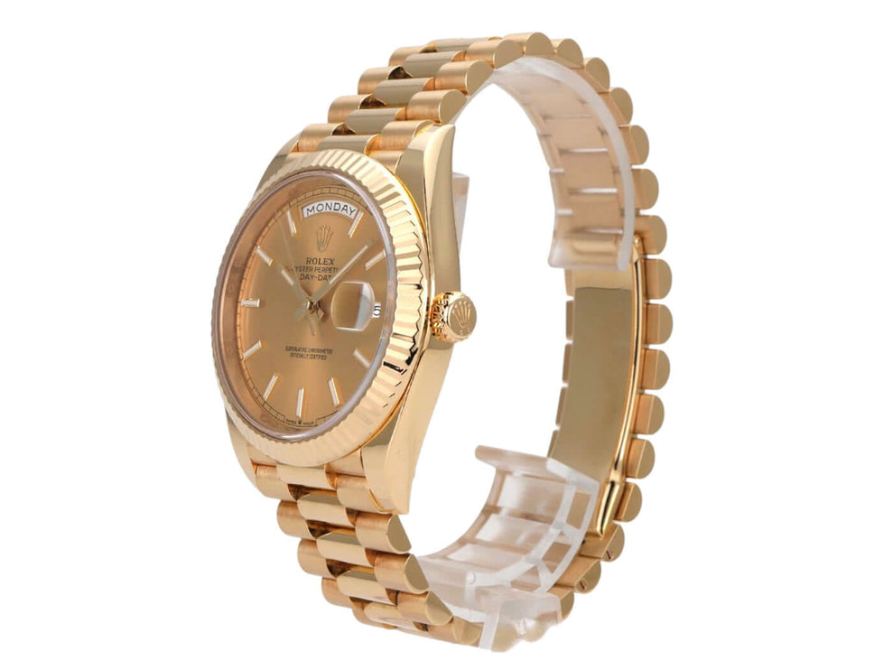 Rolex Day-Date 40 Gelbgold 228238 Champagner Uhr mit Champagnerfarbenem Zifferblatt und Präsident Armband.