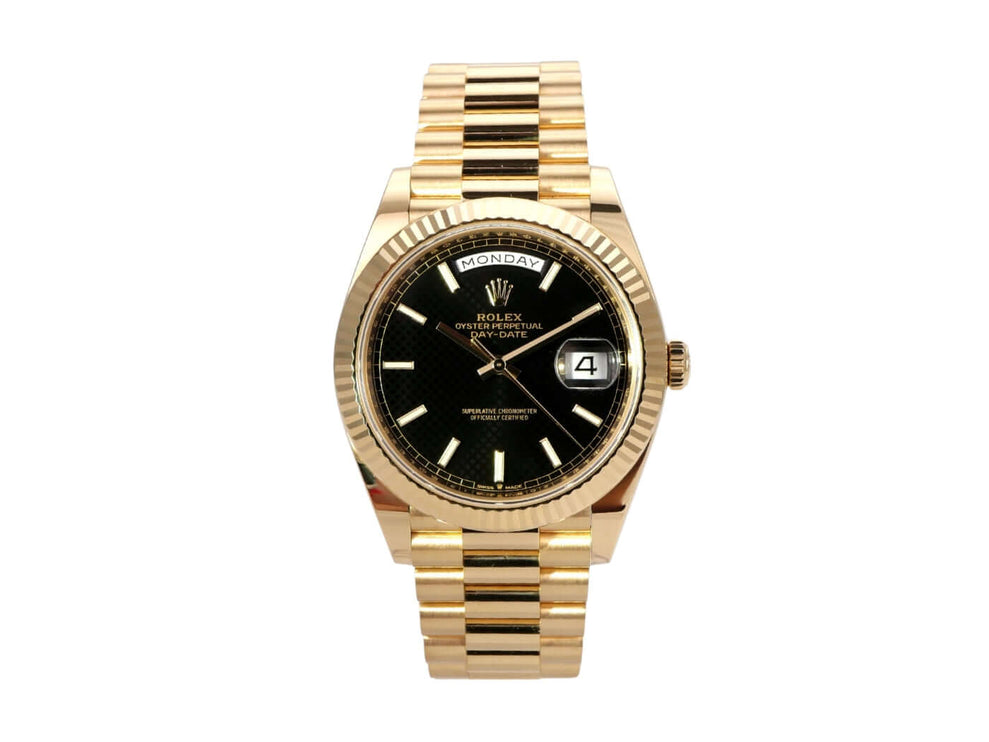 Rolex Day-Date 40 Gelbgold 228238 Schwarz mit schwarzem Zifferblatt und goldenem Armband.