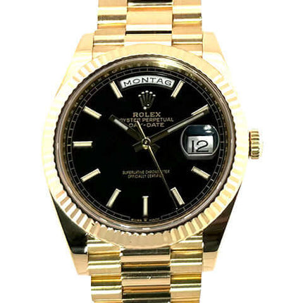 Rolex Day-Date 40 Gelbgold Ref. 228238 mit schwarzem Zifferblatt und Präsident Armband aus 18 kt Gelbgold, Automatikwerk, Chronometer.