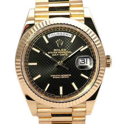 Rolex Day-Date 40 Gelbgold 228238 Schwarz mit schwarzem Zifferblatt und goldenem Armband