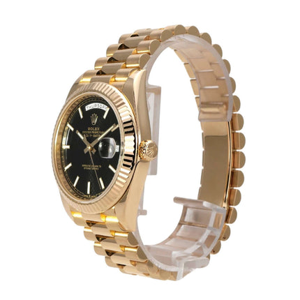 Rolex Day-Date 40 Gelbgold 228238 Schwarz mit schwarzem Zifferblatt und 18 kt Gelbgold Armband