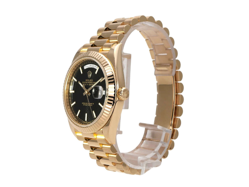 Rolex Day-Date 40 Gelbgold 228238 Schwarz mit schwarzem Zifferblatt und 18 kt Gelbgold Armband