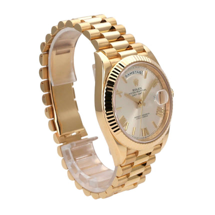 Rolex Day-Date 40 Gelbgold 228238 Silber Römisch mit poliertem Gehäuse und Präsident Armband.