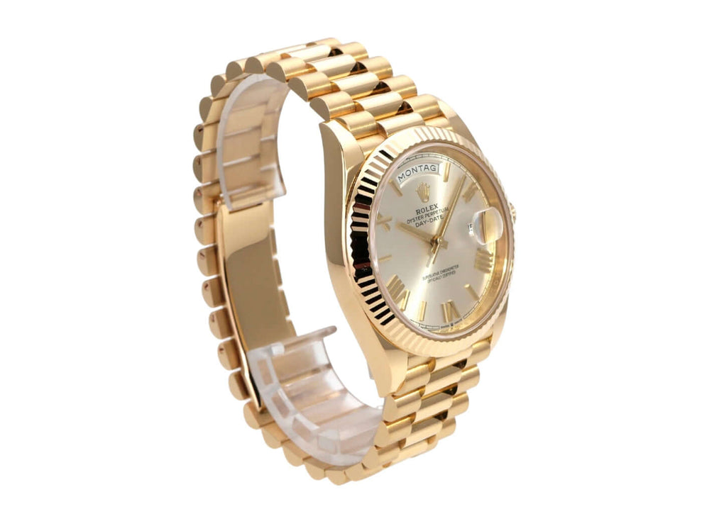 Rolex Day-Date 40 Gelbgold 228238 Silber Römisch mit poliertem Gehäuse und römischen Ziffern auf dem Zifferblatt.
