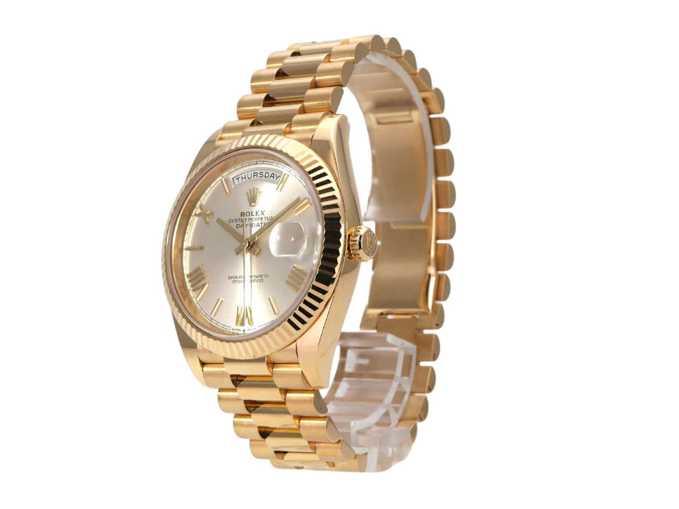 Rolex Day-Date 40 Gelbgold 228238 Silber Römisch mit poliertem 18 kt Gelbgold Armband und silberfarbenem Zifferblatt.