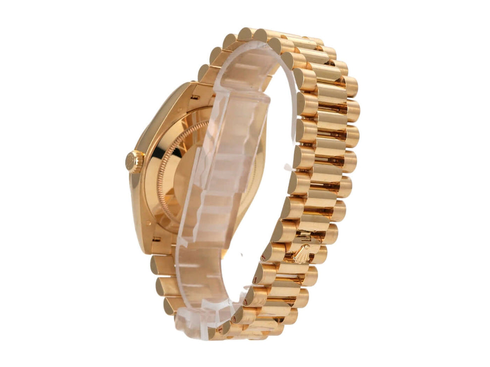 Rolex Day-Date 40 Gelbgold 228238 Silber Römisch seitliche Ansicht mit Präsident Armband aus 18 kt Gelbgold.