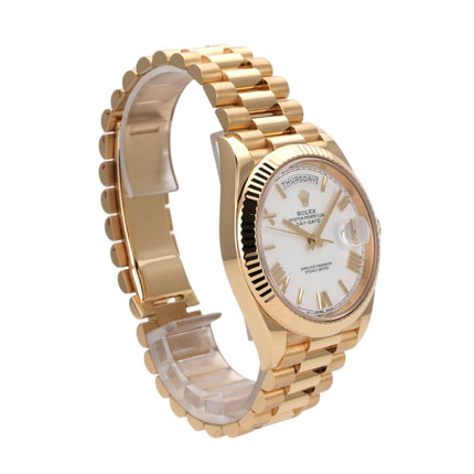 Rolex Day-Date 40 Gelbgold 228238 mit weißem Zifferblatt und römischen Ziffern, 18 kt Gelbgold Armband.