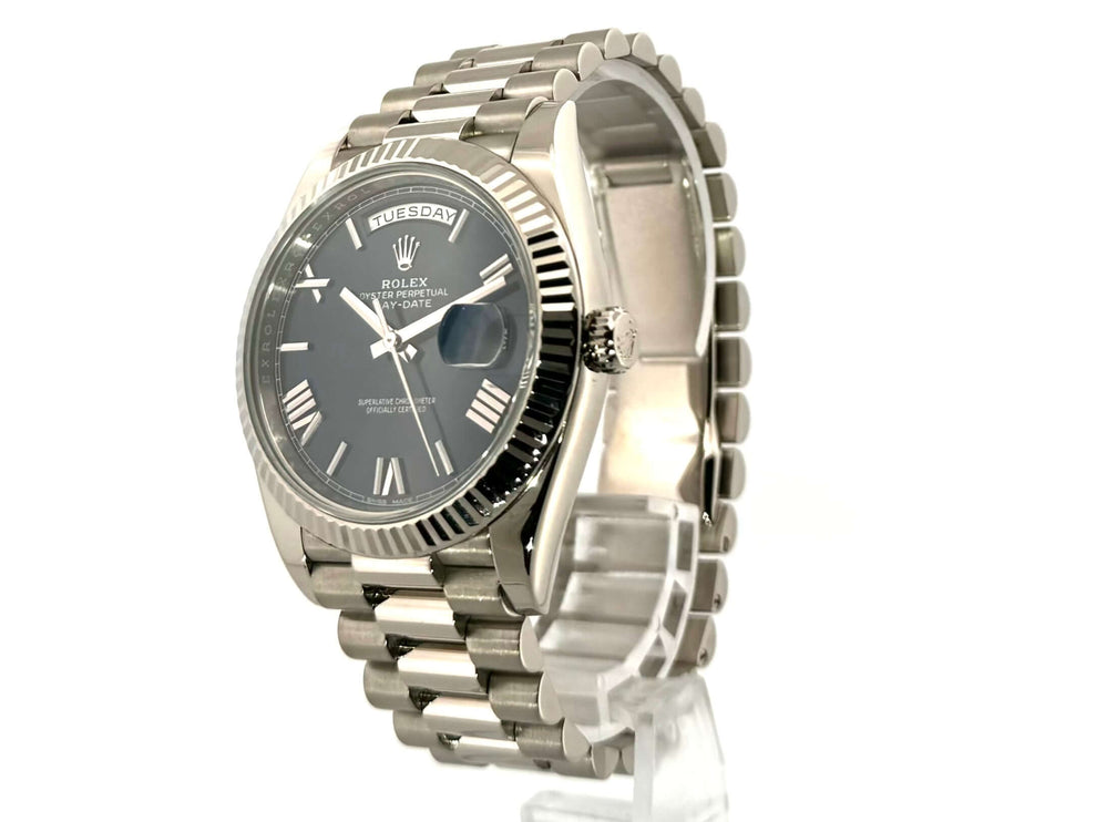 Rolex Day-Date 40 Weißgold 228239 mit blauem Zifferblatt und Präsident Armband aus poliertem Weißgold, römische Ziffern, 2016 Modell.