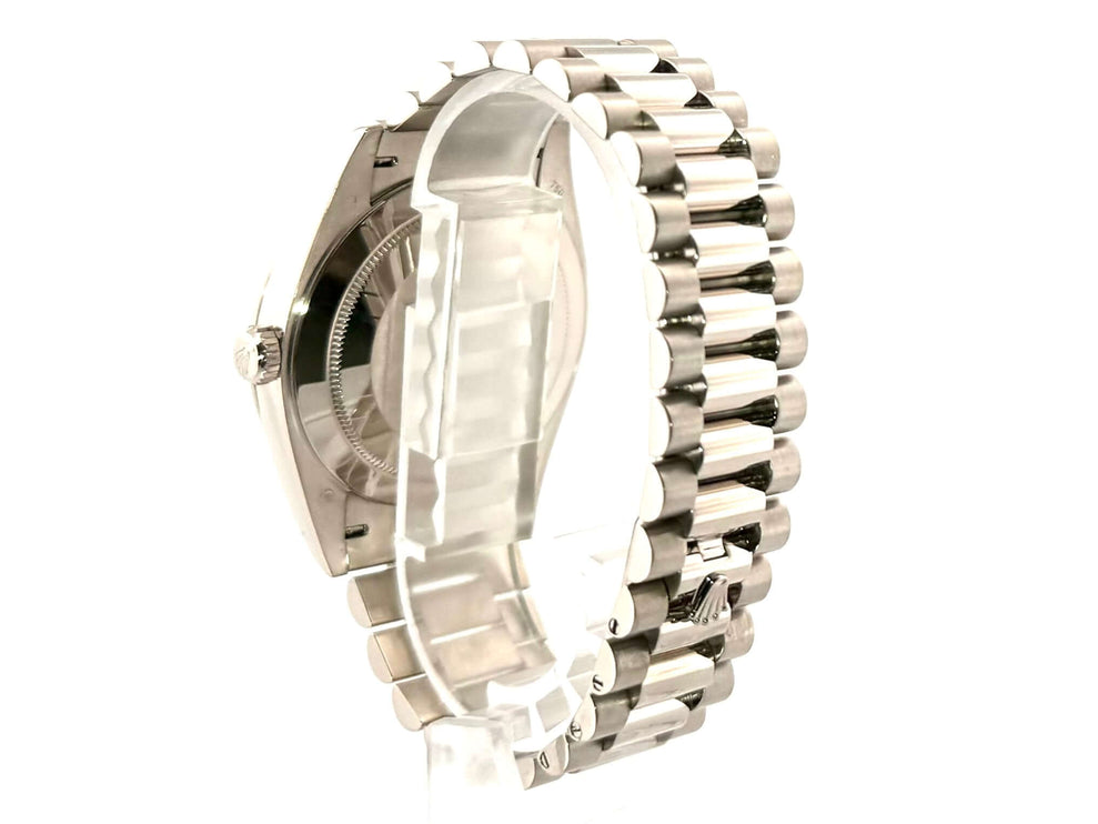 Rückansicht des Rolex Day-Date 40 Weißgold 228239, Präsident Armband aus 18 kt Weißgold mit Faltschließe, poliert und satiniert.