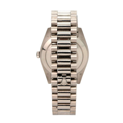 Rolex Day-Date 40 Weißgold 228239 Eisblau, Rückansicht mit Präsident-Armband aus 18 kt Weißgold