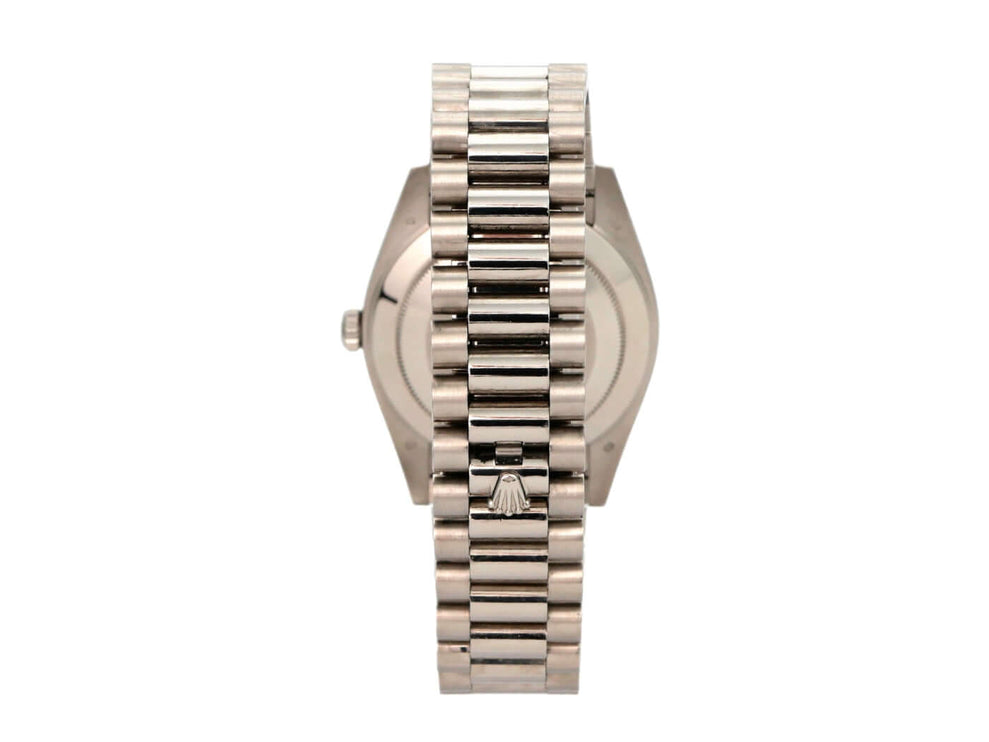 Rolex Day-Date 40 Weißgold 228239 Eisblau, Rückansicht mit Präsident-Armband aus 18 kt Weißgold