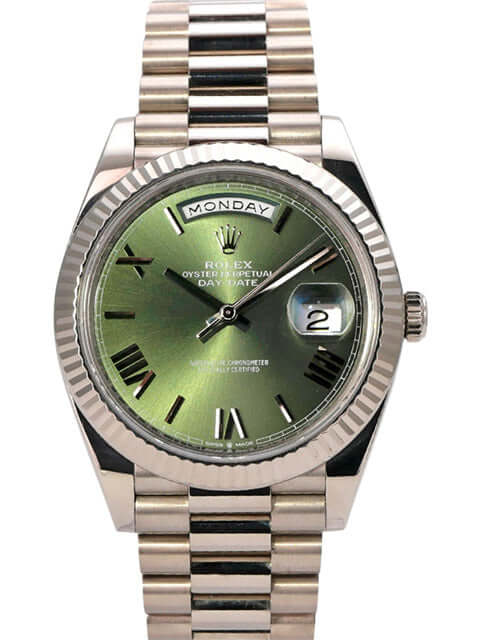 Rolex Day-Date 40 Weißgold 228239 Olivgrün mit olivgrünem Zifferblatt und Römischen Ziffern.