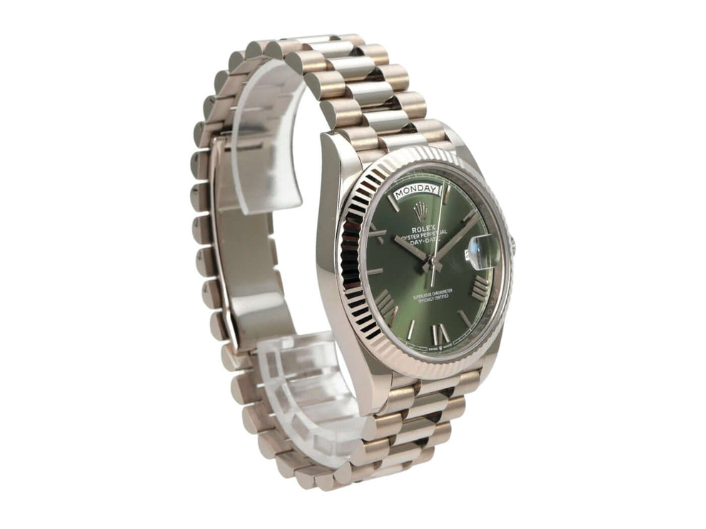 Rolex Day-Date 40 Weißgold 228239 Olivgrün mit olivgrünem Zifferblatt und Präsident Armband aus Weißgold.