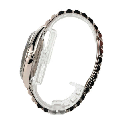 Rolex Day-Date 40 Weißgold 228239 Olivgrün seitliche Ansicht der Uhr mit Präsident Armband.