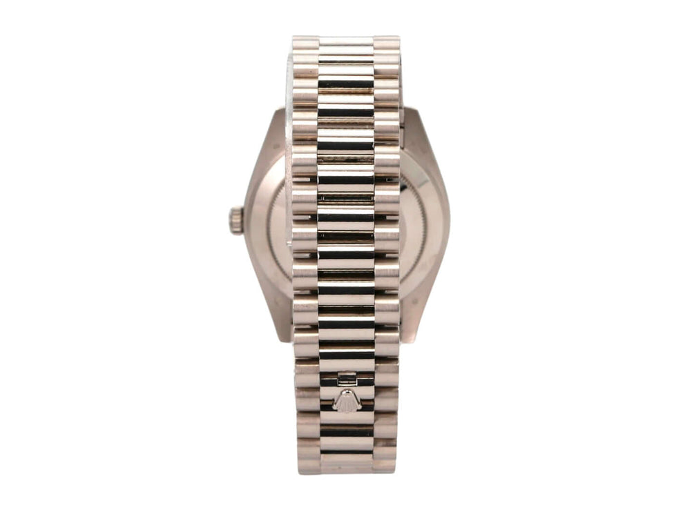 Rolex Day-Date 40 Weißgold 228239 Olivgrün Ansicht der Seite mit poliertem und satiniertem Präsident Armband.