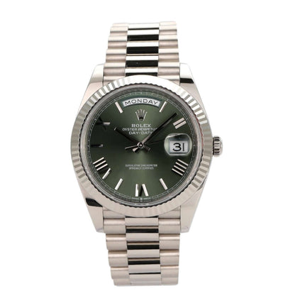 Rolex Day-Date 40 in Weißgold mit olivgrünem Zifferblatt und römischen Ziffern, 2022 Modell