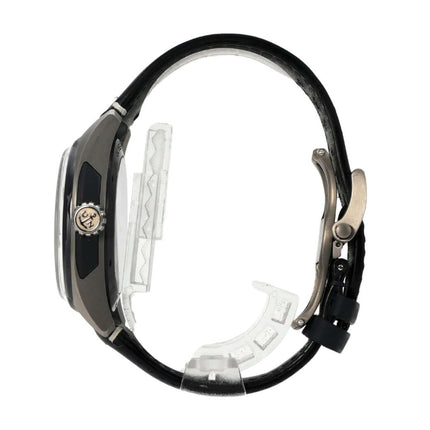 Ulysse Nardin Freak X Ti Blue 2303-270/03 seitliche Ansicht mit Titan-Gehäuse und blauem Lederarmband.