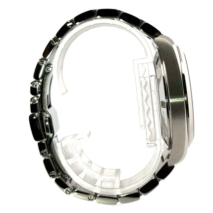 Seitliches Profil der Omega Seamaster Aqua Terra Golf Master Co-Axial 231.10.42.21.02.004 zeigt poliertes Edelstahlarmband und Gehäuse