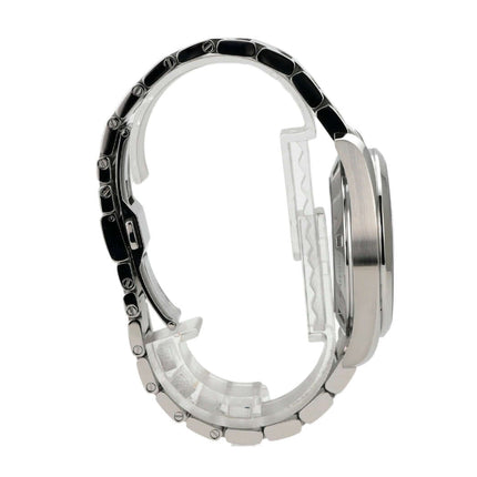 Seitenansicht der Omega Seamaster Aqua Terra 231.12.42.21.01.003 mit Edelstahlband und poliertem Gehäuse.