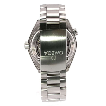 Rückansicht der Omega Seamaster Planet Ocean 600m Co-Axial 232.30.46.21.01.002 mit Edelstahlarmband und Sicherheitsfaltschließe.