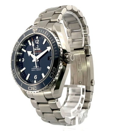 Omega Seamaster Planet Ocean 600M Titan 232.90.46.21.03.001, blaues Zifferblatt, Titanarmband, keramische Lünette, 46 mm Gehäuse.