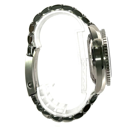 Omega Seamaster Planet Ocean 600M Titan Seitenansicht des Gehäuses und Armbands in Titan mit Sicherheitsfaltschließe und Taucherverlängerung