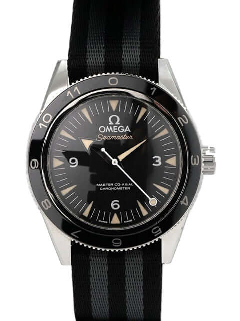 Omega Seamaster 300 Master Co-Axial James Bond Spectre 233.32.41.21.01.001 schwarzes Zifferblatt, NATO-Armband, Edelstahl 41 mm
