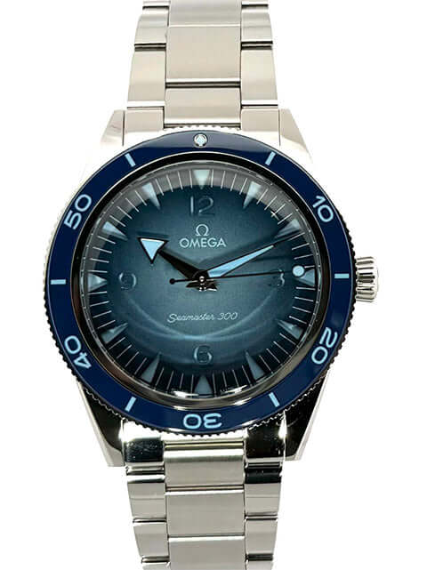 OMEGA Seamaster 300 Co-Axial Master Chronometer Sommer Blau, Edelstahlgehäuse, blaues Zifferblatt, poliertes Edelstahlband.