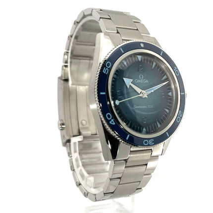 OMEGA Seamaster 300 Co-Axial Master Chronometer 234.30.41.21.03.002 mit blauem Zifferblatt und Edelstahlband