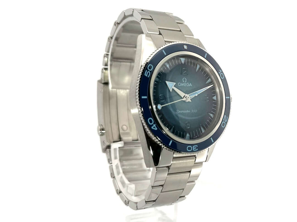 OMEGA Seamaster 300 Co-Axial Master Chronometer 234.30.41.21.03.002 mit blauem Zifferblatt und Edelstahlband