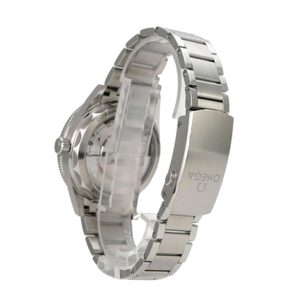 OMEGA Seamaster 300 Co-Axial Master Chronometer 234.30.41.21.01.001 Edelstahlband und Gehäuse seitliche Ansicht