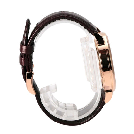 A. Lange & Söhne 1815 Rotgold 235.032 seitliche Ansicht des Uhrengehäuses und braunen Alligatorlederbands.