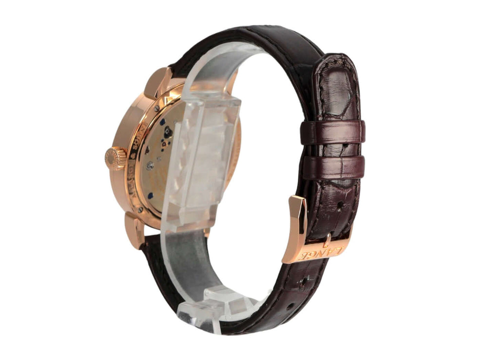 A. Lange & Söhne 1815 Rotgold 235.032 mit braunem Alligatorlederband und 18 kt Rotgold-Gehäuse auf der Seite.