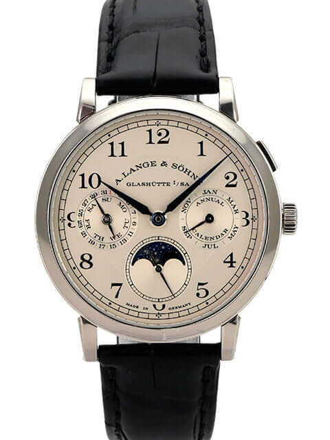 A. Lange & Söhne 1815 Jahreskalender 238.026 mit 18 kt Weißgold Gehäuse und schwarzem Alligatorlederband.