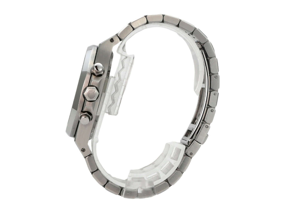 Audemars Piguet Royal Oak Chronograph 25860ST.OO.1110ST.01 seitliche Ansicht mit poliertem Edelstahlarmband.