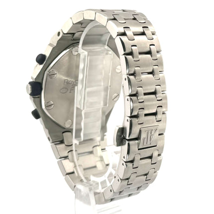 Rückseite der Audemars Piguet Royal Oak Offshore 26020ST.OO.D020IN.01.A mit Edelstahlband und Faltschließe